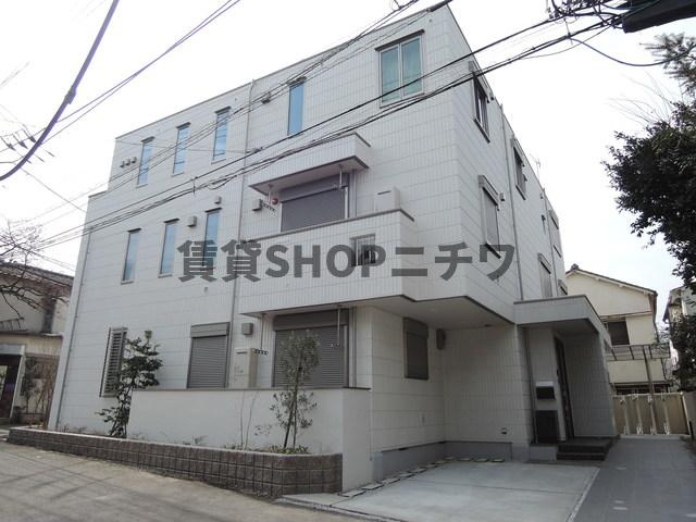 シャトレーンのエントランス|★奥がエントランスです★
