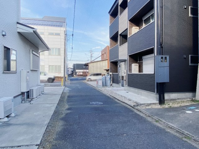 半田市船入町一棟アパートのその他|前面道路