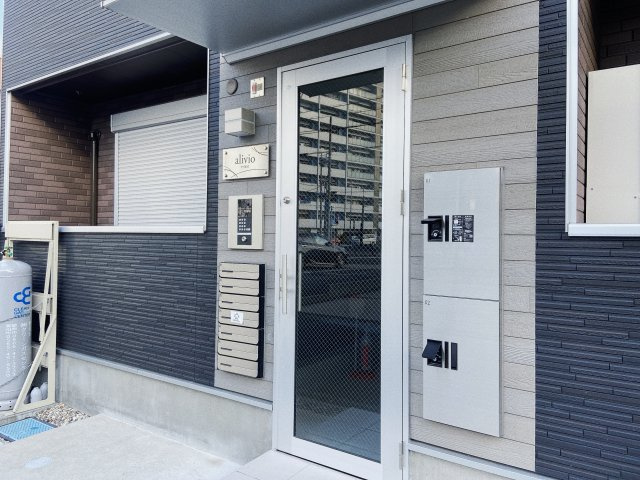 半田市船入町一棟アパートのエントランス