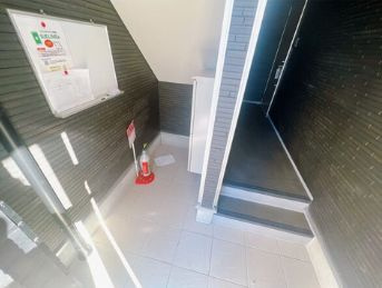 半田市船入町一棟アパートのエントランス