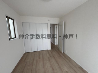 【洋室】 | 明石市東朝霧丘　新築戸建　仲介手数料無料！ | 落ち着いた色調の洋室です