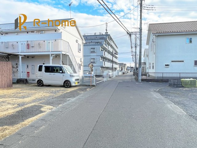 水戸市姫子2期　新築戸建て　1号棟の前面道路含む現地写真|周辺環境も併せて案内致します♪
閑静な住宅地で笑顔あふれる新生活！
ぜひ現地へお越しください♪