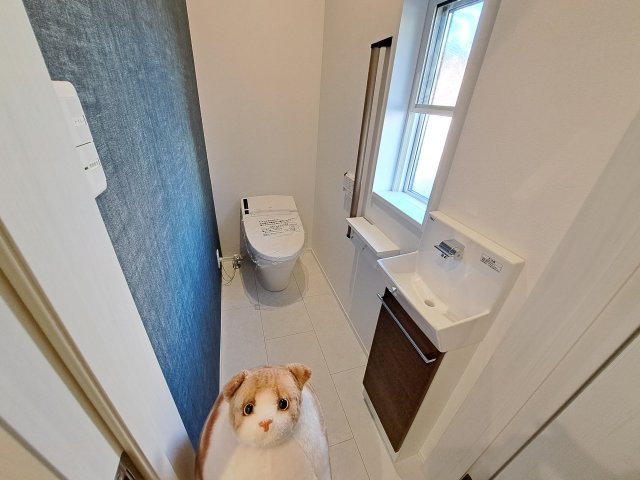 新築　前橋市下新田町のトイレ|現地写真　節水タイプのウォシュレット付きトイレ、水道料節約に一役買います！