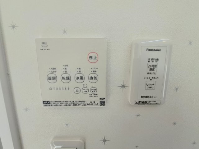 新築　前橋市下新田町の設備|現地写真　ユニットバスは浴室暖房乾燥機付きなので寒い冬でも暖かくしてから入浴出来ます♪梅雨時期のいざという時の乾燥も出来ちゃいます！