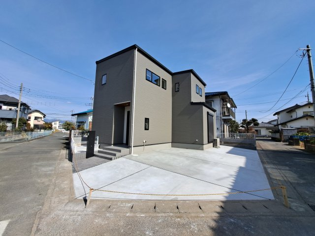 新築　前橋市下新田町の外観|現地写真　南西角地で日当たり良好！閑静な住宅地なので落ち着いて生活できますよ！