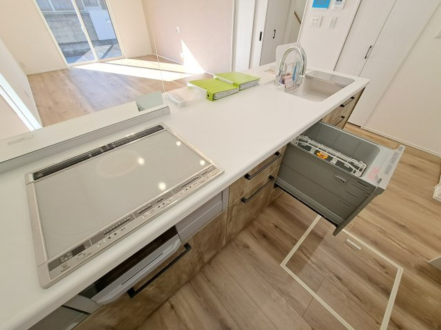 新築　前橋市下新田町の設備|現地写真　IHコンロに食洗器、タッチレス水栓に人大シンクと設備も充実♪