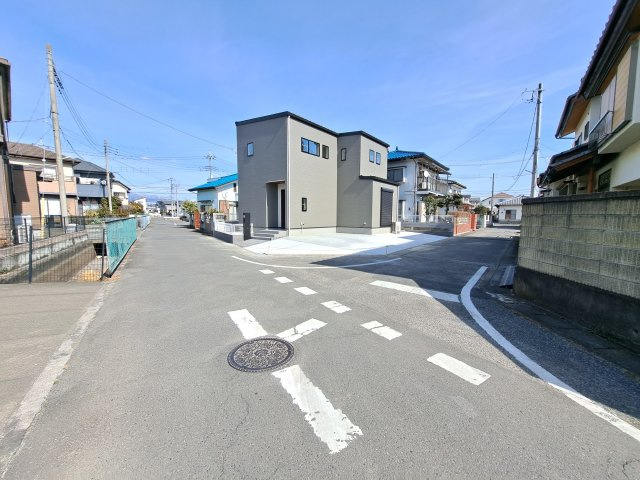 新築　前橋市下新田町の前面道路含む現地写真|現地写真　南側接道幅員約約4.2ｍ　東側接道幅員約4.2ｍ