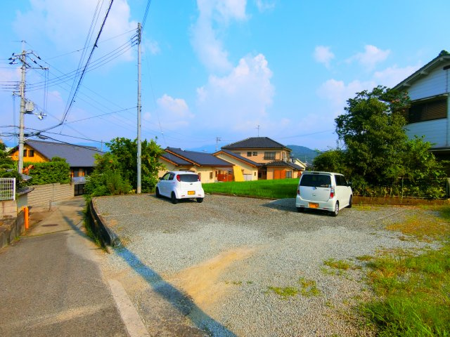 サンハイツ錦織の駐車場