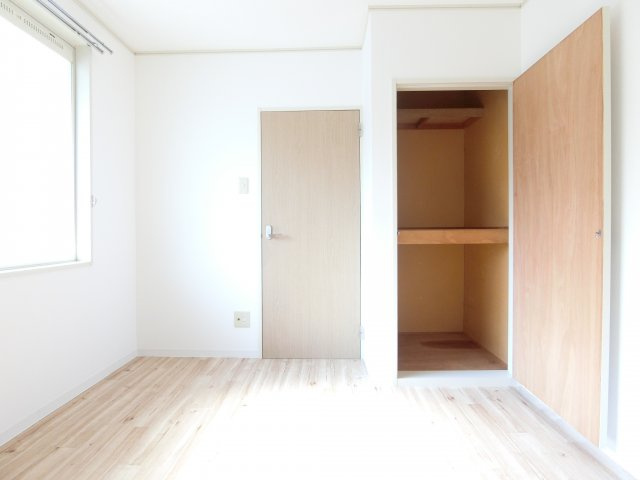 サンハイツ錦織の洋室