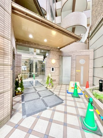 大阪市西区江戸堀３丁目の賃貸マンションのエントランス