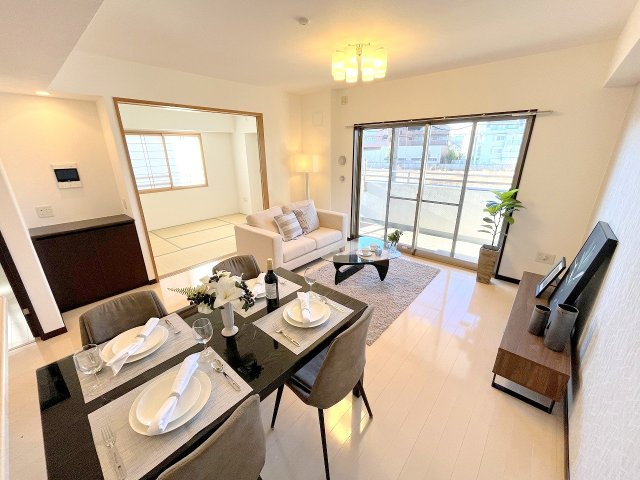 レクセルプライム昭島　の居間・リビング|和室が繋がった使いやすい間取りです！