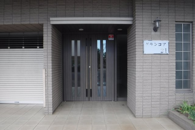 プレシエ新丸子のエントランス