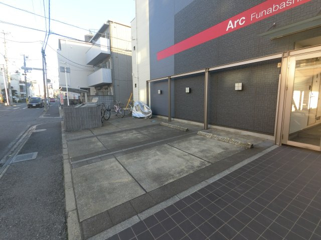 アーク船橋の駐車場