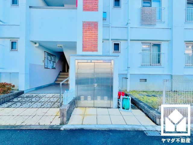 石原住宅Ｃ棟のエントランス