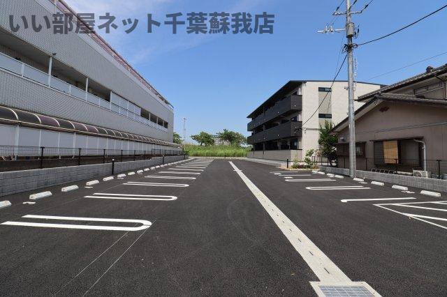 メゾンドールの駐車場|駐車場があるので、車を買う予定の方も安心です