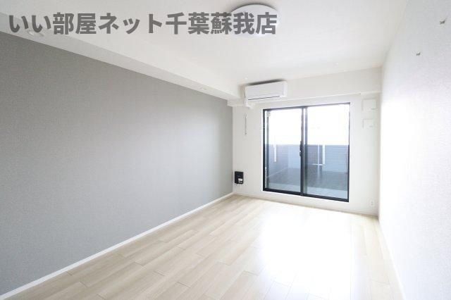 メゾンドールの寝室|開放的な寝室です