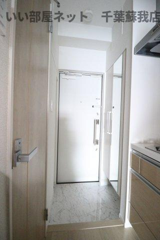 （仮称）五井アパートの玄関|収納もある玄関です