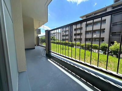 南円明寺ヶ丘団地16棟のバルコニー