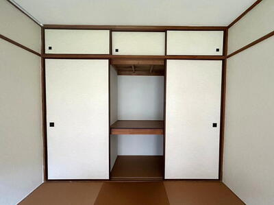 南円明寺ヶ丘団地16棟の収納