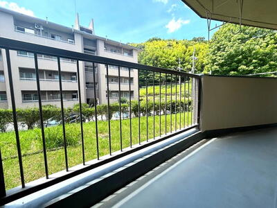 南円明寺ヶ丘団地16棟のバルコニー