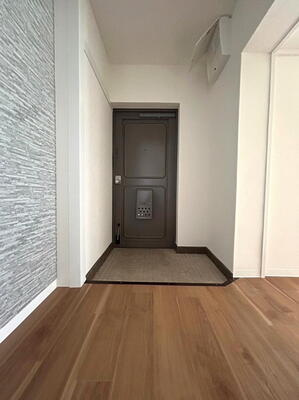 南円明寺ヶ丘団地16棟の玄関