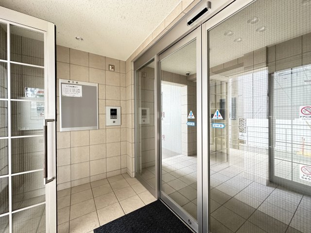 クレドール南川添のエントランス