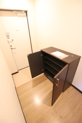 玄関の下駄箱です