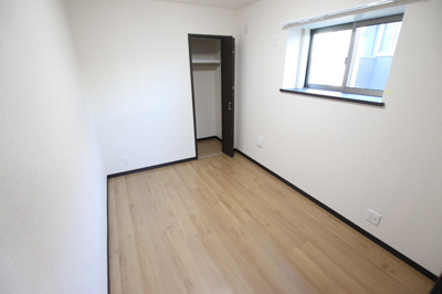 寝室にはクローゼット付き