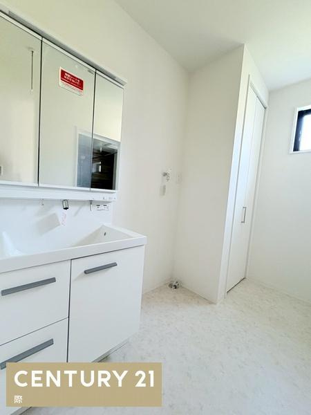 海南市船尾の新築一戸建の独立洗面台