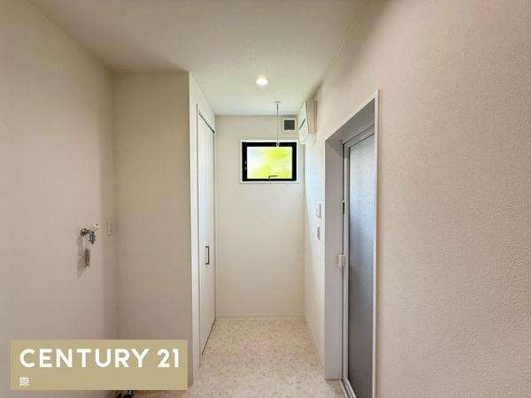 海南市船尾の新築一戸建の独立洗面台