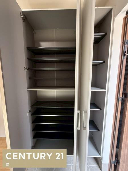 海南市船尾の新築一戸建の収納