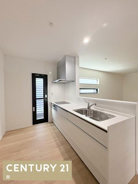 海南市船尾の新築一戸建のキッチン