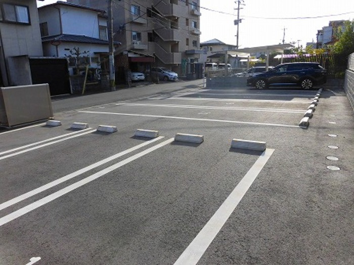 熊本市中央区出水６丁目のアパートの駐車場