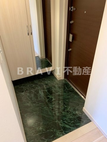 スプランディッド安土町　BRAVI不動産の玄関|【スプランディット安土町】シンプルで使いやすい玄関です