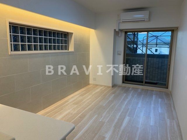 スプランディッド安土町　BRAVI不動産の居間・リビング|【スプランディット安土町】居間です