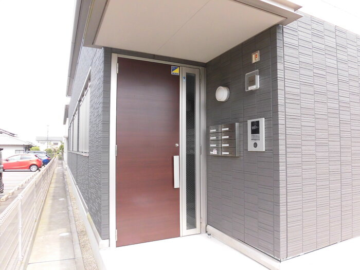 れいめい古賀町のエントランス|オートロック付きで安心です★