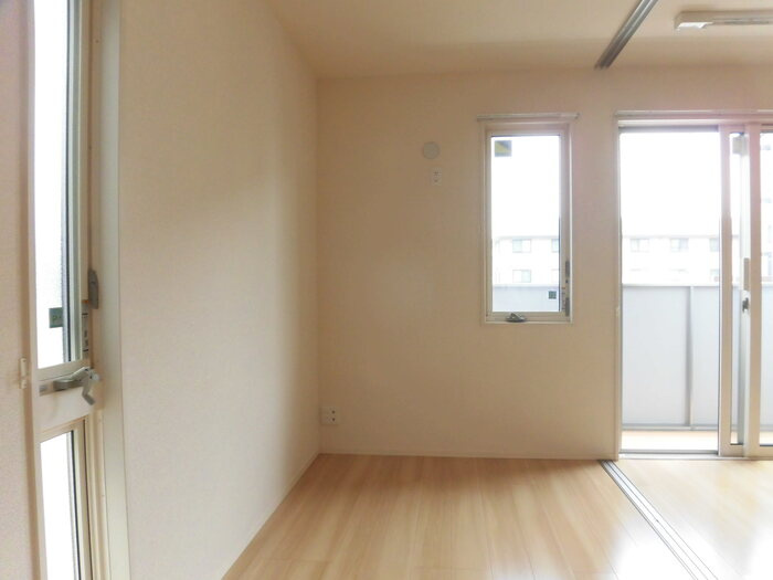れいめい古賀町の寝室|風通しも良い寝室です☆