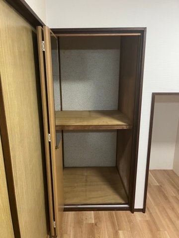 山手町2戸１貸家の収納