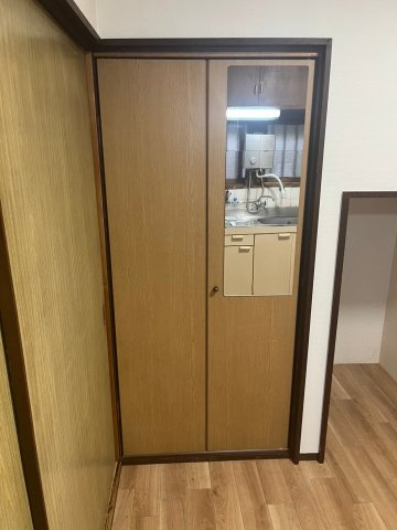 山手町2戸１貸家の内装