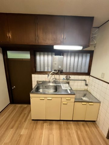 山手町2戸１貸家のキッチン