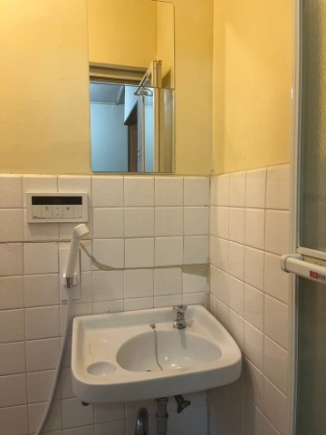 山手町2戸１貸家の洗面所