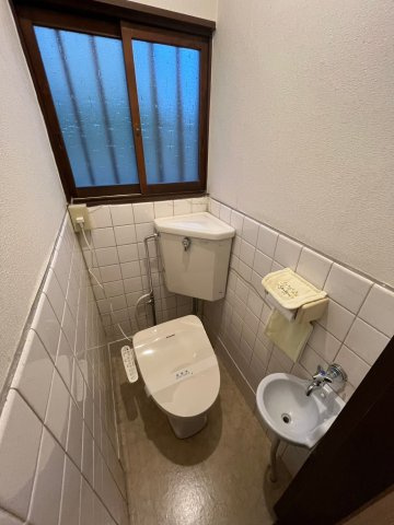 山手町2戸１貸家のトイレ