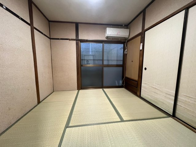 山手町2戸１貸家の寝室