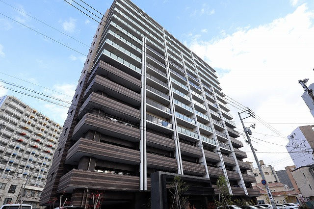 アルファステイツ表町の外観|2022年建築の重厚感のあるマンションです。