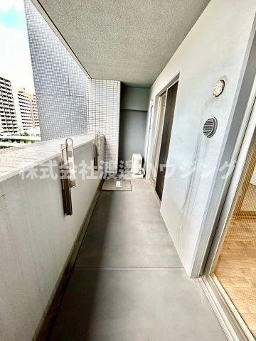 ハーヴェスタ江坂のバルコニー