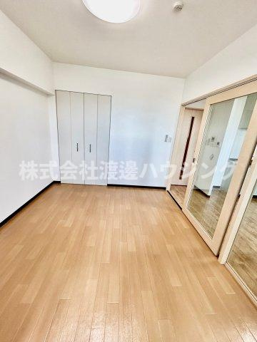 ハーヴェスタ江坂の寝室