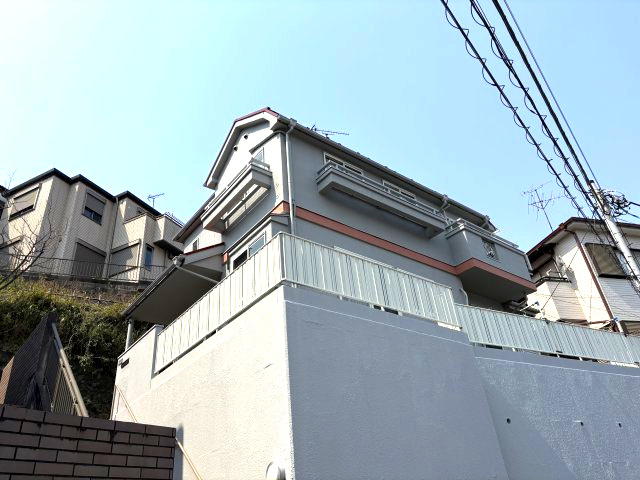 横浜市神奈川区白楽のアパートの外観