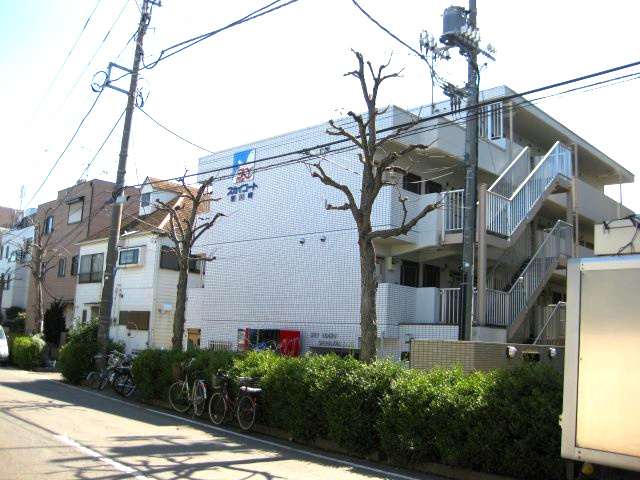 スカイコート新川崎の外観