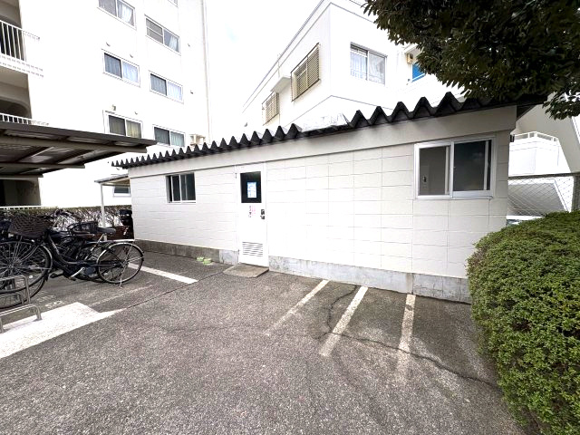 白楽ハウスの駐車場