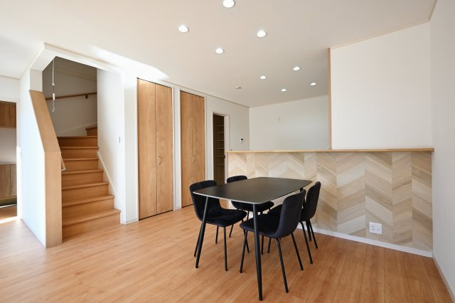 【居間・リビング】 | 太田市東別所町   ファイブイズホーム | 家族揃っての食事が楽しくなる広々としたダイニング♪